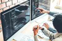 転職に関する情報を細かく提供、職務経歴書の代筆や給与交渉など、多忙な先生の負担を減らせるよう献身的なサポートをします。